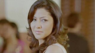 Aditi Govitrikar Hot Scenes in De Dana Dan (2009) - Simran Khan