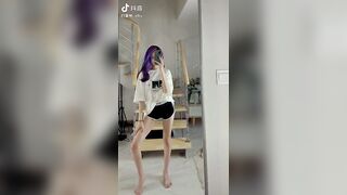 Purple hair wiggle dance - Pretty Asian Girls