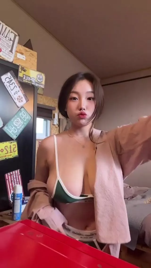 Pretty Asian Women Porn - Pretty Asian Girls: Busty korean girl - Porn GIF Video | netyda.com