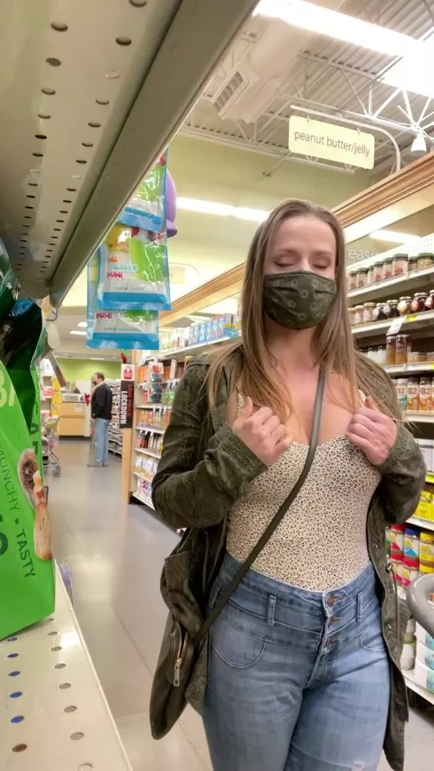 Grocery Store - Public: Pretty sure I got caught flashing my tits at this busy grocery store!  - Porn GIF Video | netyda.com
