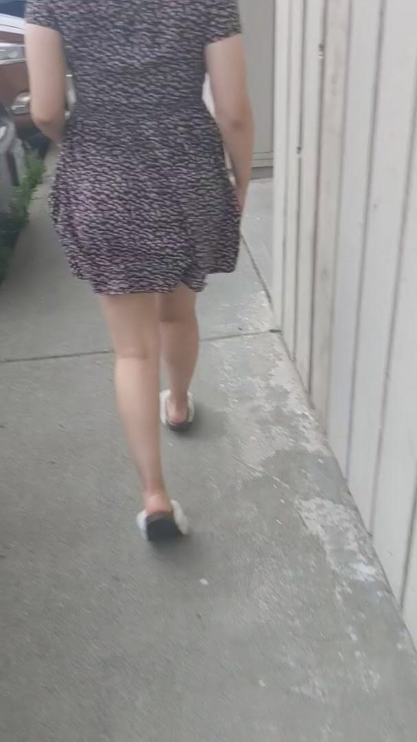 Public Flashing: accidentally flashing my neighbor♥️♥️ - Porn GIF Video | netyda.com