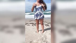 Some beach titties ????