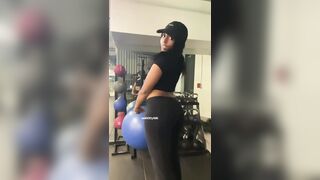 showing off my body in the gym for you, do you like? - Public Flashing
