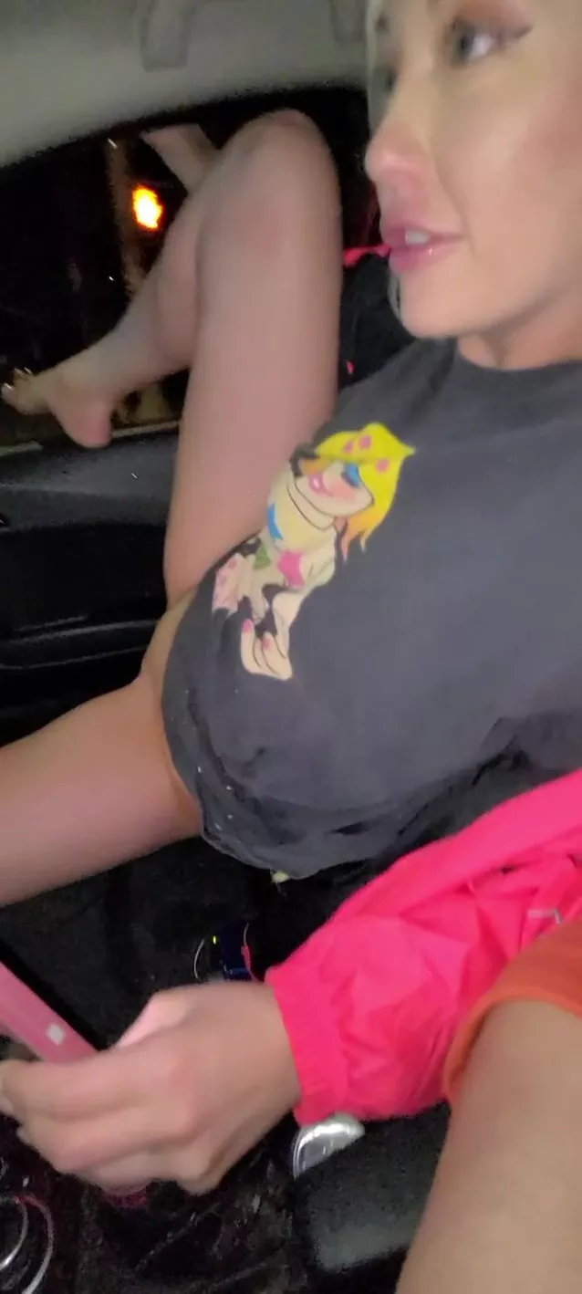 Public Fuck: Girl fingering pussy INSIDE car window - Porn GIF Video |  netyda.com