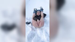 I want to share my sweet snow masturbation with you???? - Public Fuck