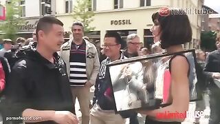 Performance art. Putting performance art to a new level [gif] - Public Sex