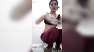 Desi ????beauty show ????nudity in bathroom full video