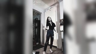 Chelsea learned a TikTok dance - React Girls
