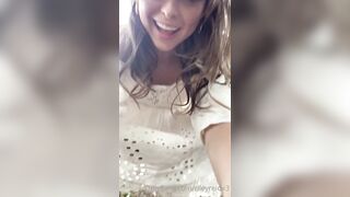 Peeing - Riley Reid