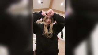 Dancing and having fun - Sabrina Carpenter