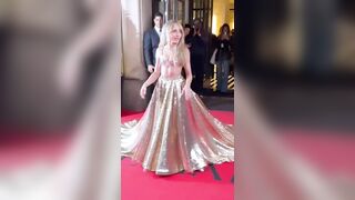 gold look for the Gala - Sabrina Carpenter