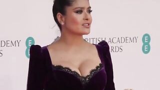 Huge cleavage - Salma Hayek