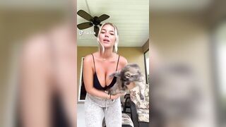 Cat’s trying to cop a feel ???? - Savannah Belle