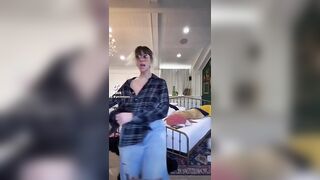 Gabbie Hanna (twerking and near slips) - Sexy YouTube Girls